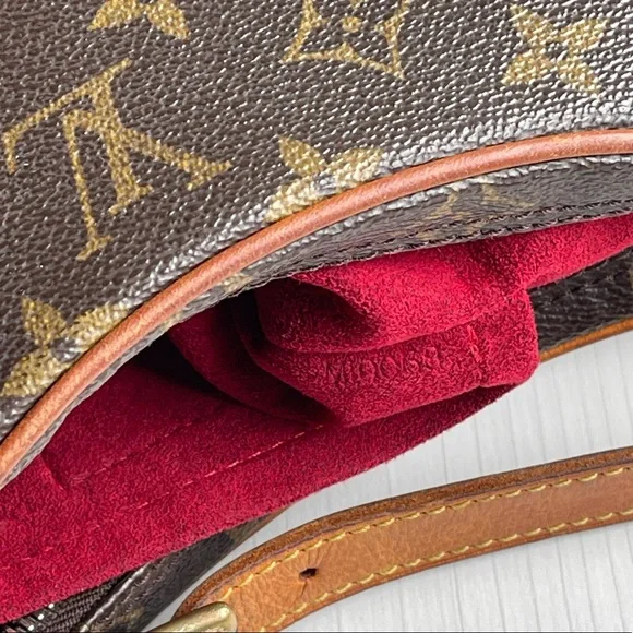 Louis Vuitton Croissant Bag - Picture 7 of 8